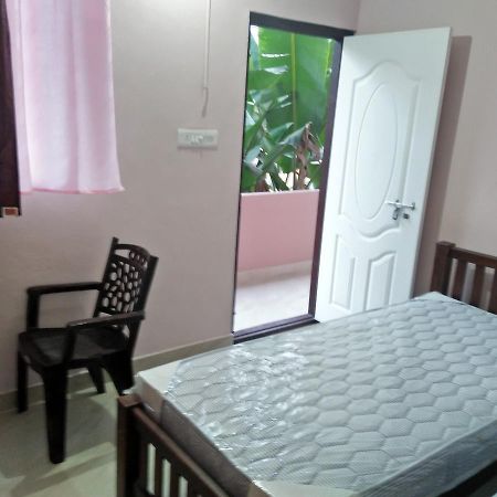 Metro Mens Hostel Kochi Esterno foto