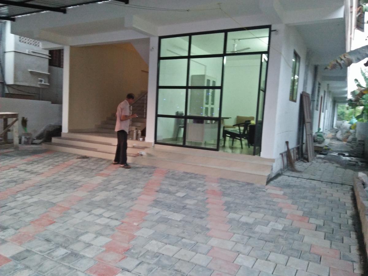 Metro Mens Hostel Kochi Esterno foto